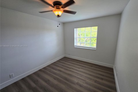 Condo in Pembroke Pines, Florida, 2 bedrooms  № 1896931 - photo 15