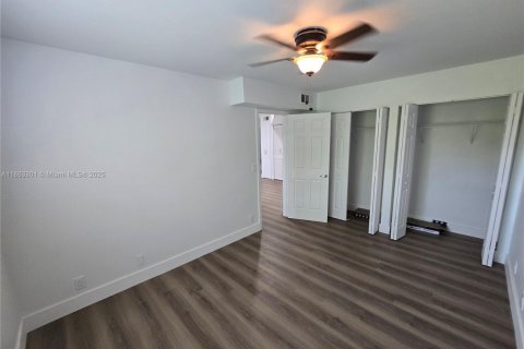 Condo in Pembroke Pines, Florida, 2 bedrooms  № 1896931 - photo 18