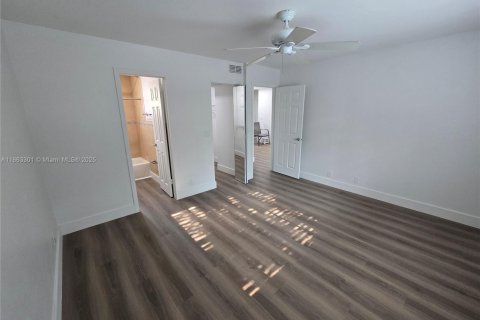 Condo in Pembroke Pines, Florida, 2 bedrooms  № 1896931 - photo 27