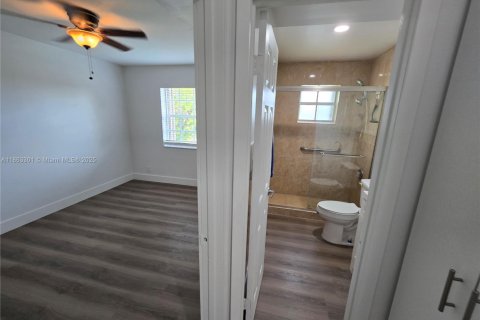Condo in Pembroke Pines, Florida, 2 bedrooms  № 1896931 - photo 19