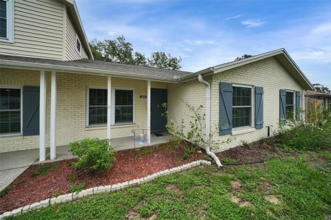 House in Brandon, Florida 5 bedrooms, 195.56 sq.m. № 1810799 - photo 2