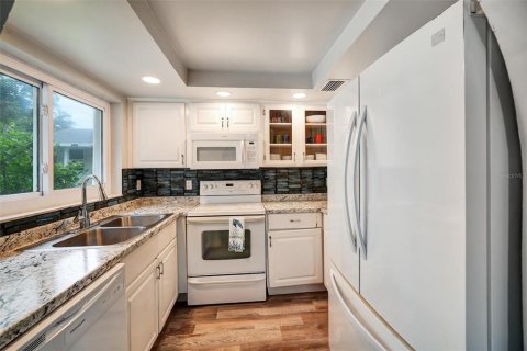 House in Brandon, Florida 5 bedrooms, 195.56 sq.m. № 1810799 - photo 12