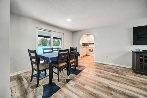 House in Brandon, Florida 5 bedrooms, 195.56 sq.m. № 1810799 - photo 24