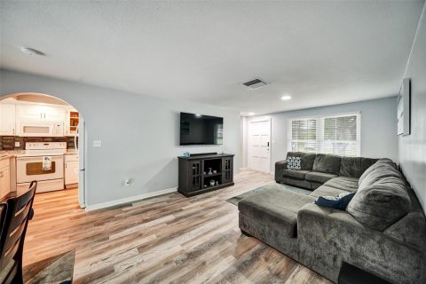House in Brandon, Florida 5 bedrooms, 195.56 sq.m. № 1810799 - photo 7