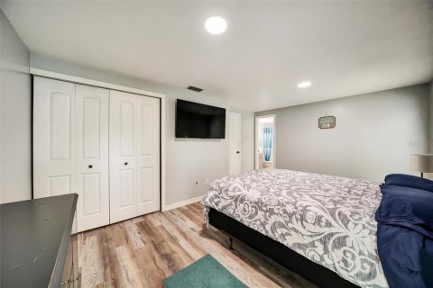 House in Brandon, Florida 5 bedrooms, 195.56 sq.m. № 1810799 - photo 20