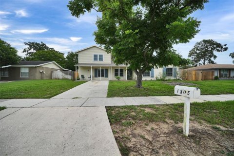 House in Brandon, Florida 5 bedrooms, 195.56 sq.m. № 1810799 - photo 4