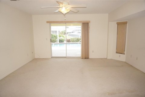 House in Punta Gorda, Florida 3 bedrooms, 190.91 sq.m. № 1788228 - photo 23
