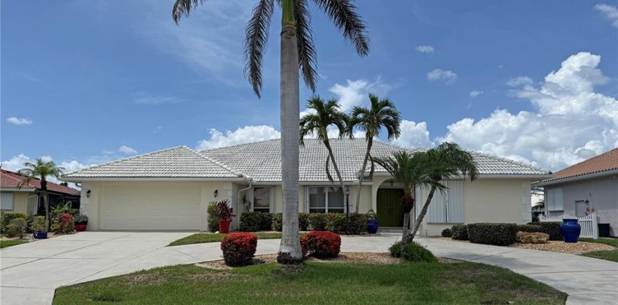 House in Punta Gorda, Florida 3 bedrooms, 190.91 sq.m. № 1788228