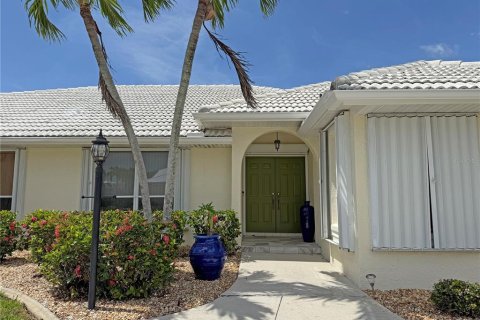 House in Punta Gorda, Florida 3 bedrooms, 190.91 sq.m. № 1788228 - photo 3