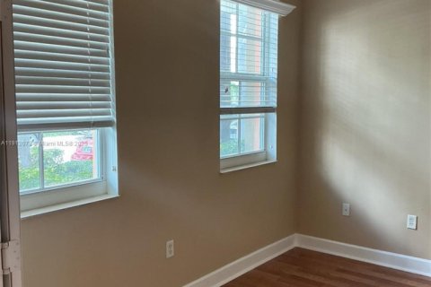 Townhouse in Lantana, Florida 3 bedrooms, 149.85 sq.m. № 2038090 - photo 11