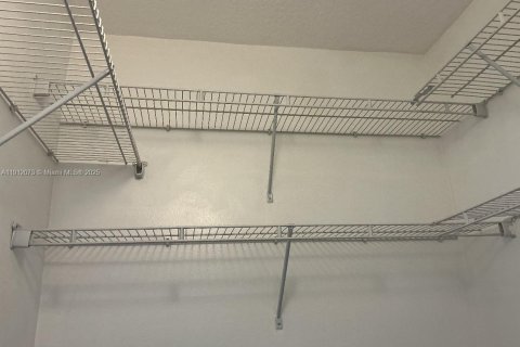 Townhouse in Lantana, Florida 3 bedrooms, 149.85 sq.m. № 2038090 - photo 21