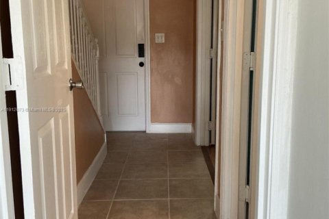 Townhouse in Lantana, Florida 3 bedrooms, 149.85 sq.m. № 2038090 - photo 7