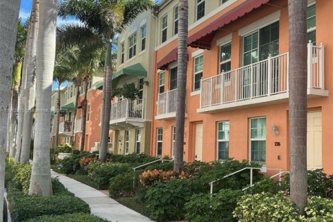 Townhouse in Lantana, Florida 3 bedrooms, 149.85 sq.m. № 2038090 - photo 23