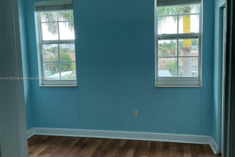 Townhouse in Lantana, Florida 3 bedrooms, 149.85 sq.m. № 2038090 - photo 14