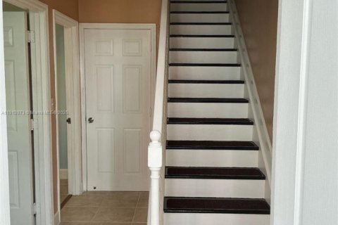 Townhouse in Lantana, Florida 3 bedrooms, 149.85 sq.m. № 2038090 - photo 8