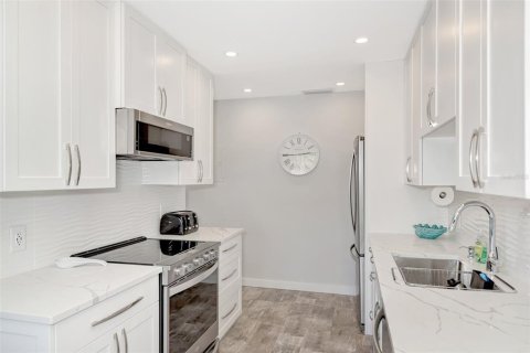 Condo in Englewood, Florida, 2 bedrooms  № 482843 - photo 22