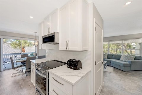Condo in Englewood, Florida, 2 bedrooms  № 482843 - photo 25