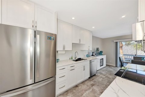 Condo in Englewood, Florida, 2 bedrooms  № 482843 - photo 26