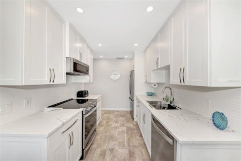 Condo in Englewood, Florida, 2 bedrooms  № 482843 - photo 23
