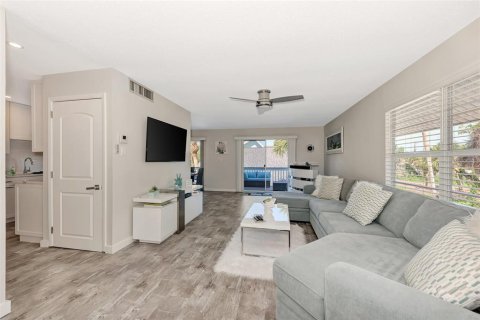 Condo in Englewood, Florida, 2 bedrooms  № 482843 - photo 14