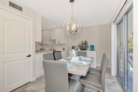 Condo in Englewood, Florida, 2 bedrooms  № 482843 - photo 19