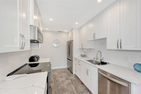 Condo in Englewood, Florida, 2 bedrooms  № 482843 - photo 24