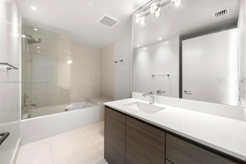 Купить кондоминиум в Майами, Флорида 2 спальни, 101.73м2, № 1958849 - фото 11