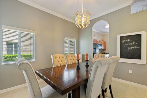 Снять в аренду таунхаус в Хомстед, Флорида 3 спальни, 175.03м2, № 2005400 - фото 5