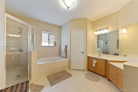 Снять в аренду таунхаус в Хомстед, Флорида 3 спальни, 175.03м2, № 2005400 - фото 4