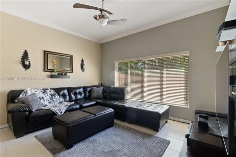 Снять в аренду таунхаус в Хомстед, Флорида 3 спальни, 175.03м2, № 2005400 - фото 6