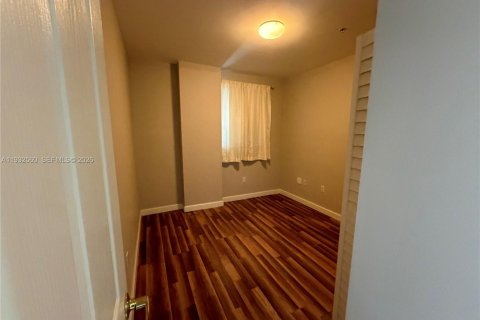 Condo in Miami, Florida, 3 bedrooms  № 1991645 - photo 26