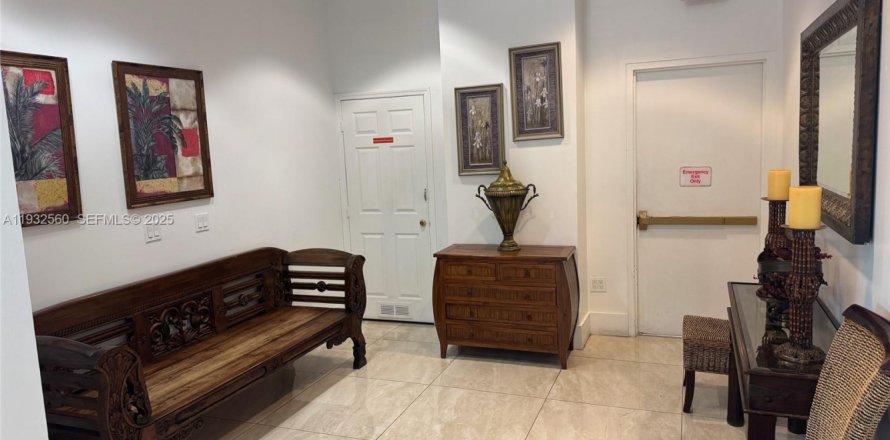 Condo à Miami, Floride, 3 chambres  № 1991645