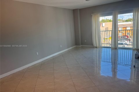 Copropriété à louer à Miami, Floride: 3 chambres, 117.43 m2 № 1991645 - photo 10