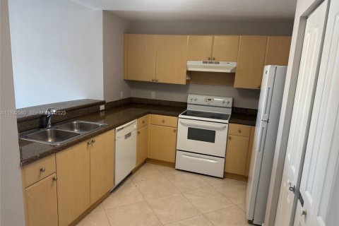 Copropriété à louer à Miami, Floride: 3 chambres, 117.43 m2 № 1991645 - photo 7