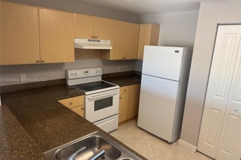 Copropriété à louer à Miami, Floride: 3 chambres, 117.43 m2 № 1991645 - photo 8