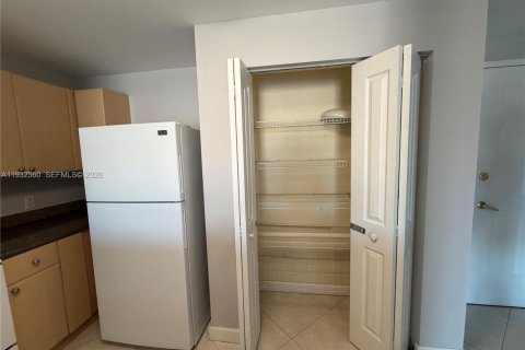 Condo in Miami, Florida, 3 bedrooms  № 1991645 - photo 30