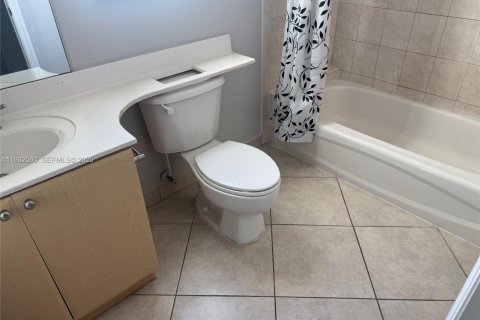 Copropriété à louer à Miami, Floride: 3 chambres, 117.43 m2 № 1991645 - photo 17