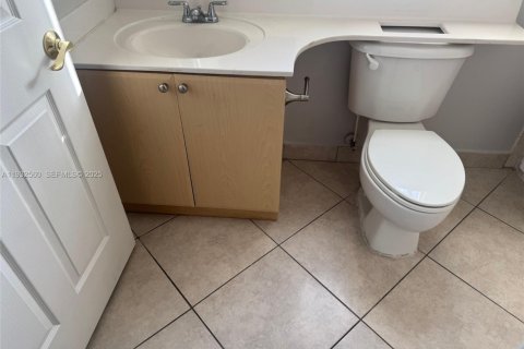 Copropriété à louer à Miami, Floride: 3 chambres, 117.43 m2 № 1991645 - photo 16