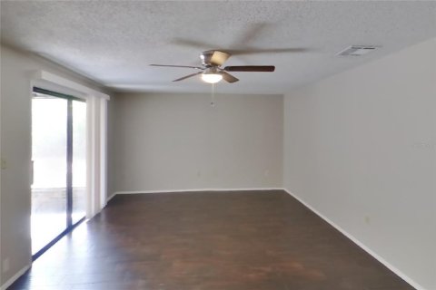 Villa ou maison à louer à Port Richey, Floride: 3 chambres, 156.82 m2 № 2096002 - photo 5