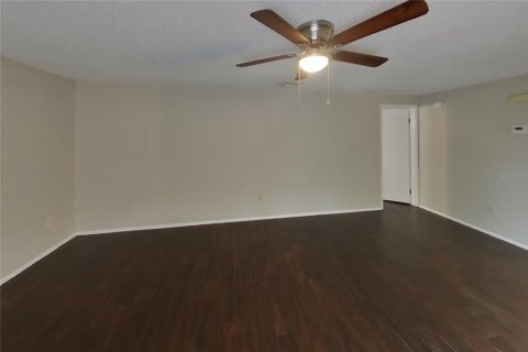 Villa ou maison à louer à Port Richey, Floride: 3 chambres, 156.82 m2 № 2096002 - photo 4