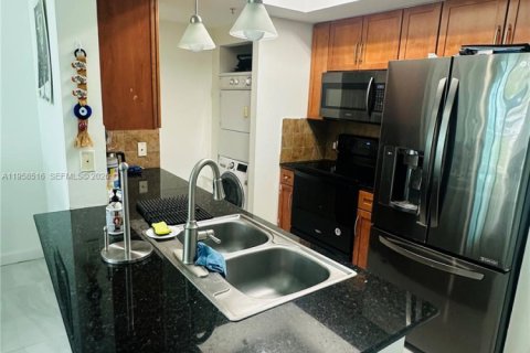 Apartamento en alquiler en Miami, Florida, 1 dormitorio, 69.68 m2 № 2020820 - foto 12