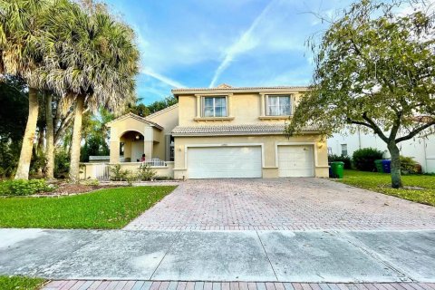 House in Coral Springs, Florida 6 bedrooms, 286.32 sq.m. № 1178450 - photo 1