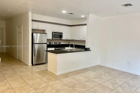 Townhouse in Hallandale Beach, Florida 3 bedrooms, 141.3 sq.m. № 2083978 - photo 3