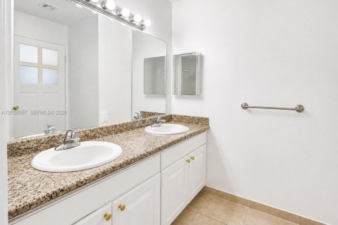 Townhouse in Hallandale Beach, Florida 3 bedrooms, 141.3 sq.m. № 2083978 - photo 14