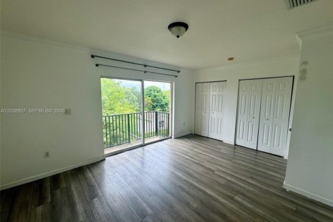 Townhouse in Hallandale Beach, Florida 3 bedrooms, 141.3 sq.m. № 2083978 - photo 15