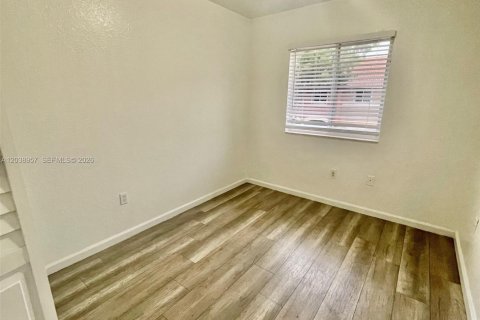 Townhouse in Hallandale Beach, Florida 3 bedrooms, 141.3 sq.m. № 2083978 - photo 18