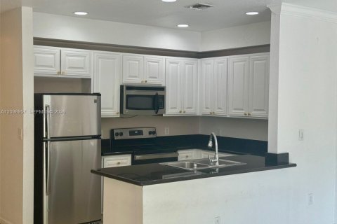 Townhouse in Hallandale Beach, Florida 3 bedrooms, 141.3 sq.m. № 2083978 - photo 21