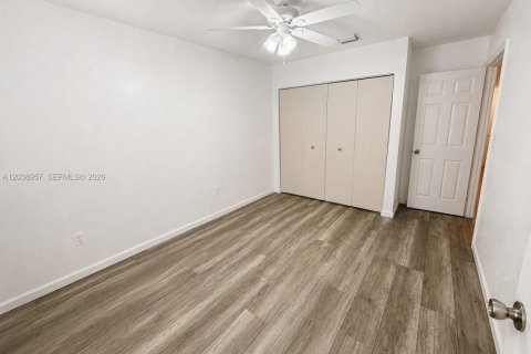Townhouse in Hallandale Beach, Florida 3 bedrooms, 141.3 sq.m. № 2083978 - photo 8