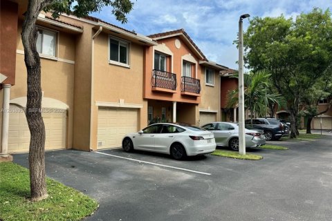 Townhouse in Hallandale Beach, Florida 3 bedrooms, 141.3 sq.m. № 2083978