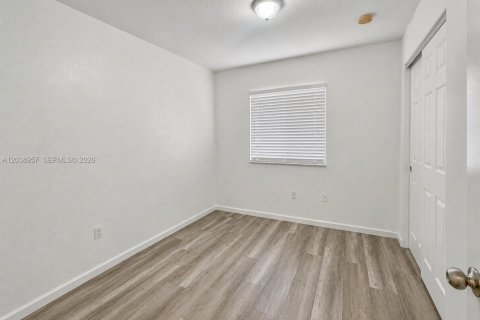 Townhouse in Hallandale Beach, Florida 3 bedrooms, 141.3 sq.m. № 2083978 - photo 10